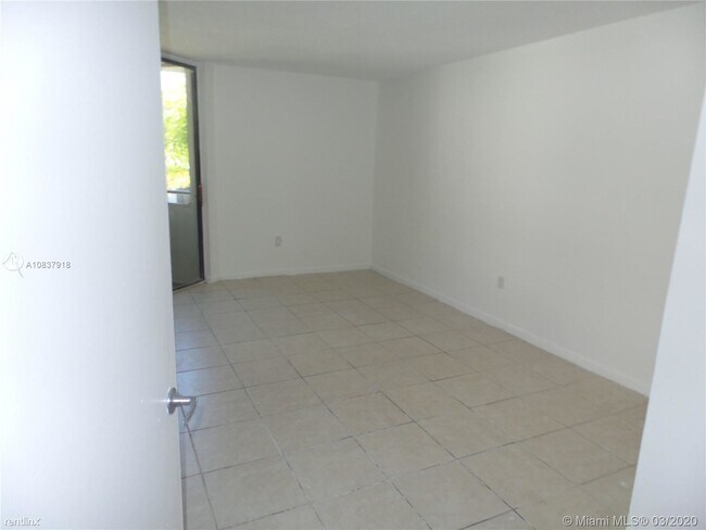Building Photo - 2 br, 2 bath  - 8255 SW 152nd Ave