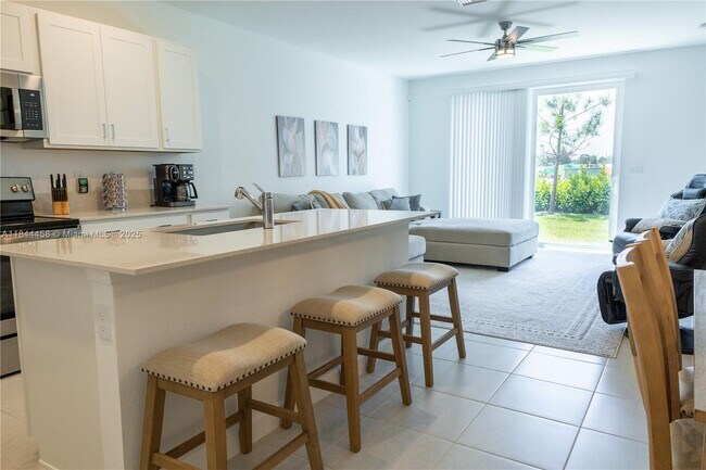 Foto del edificio - 846 SE grovebush Ln