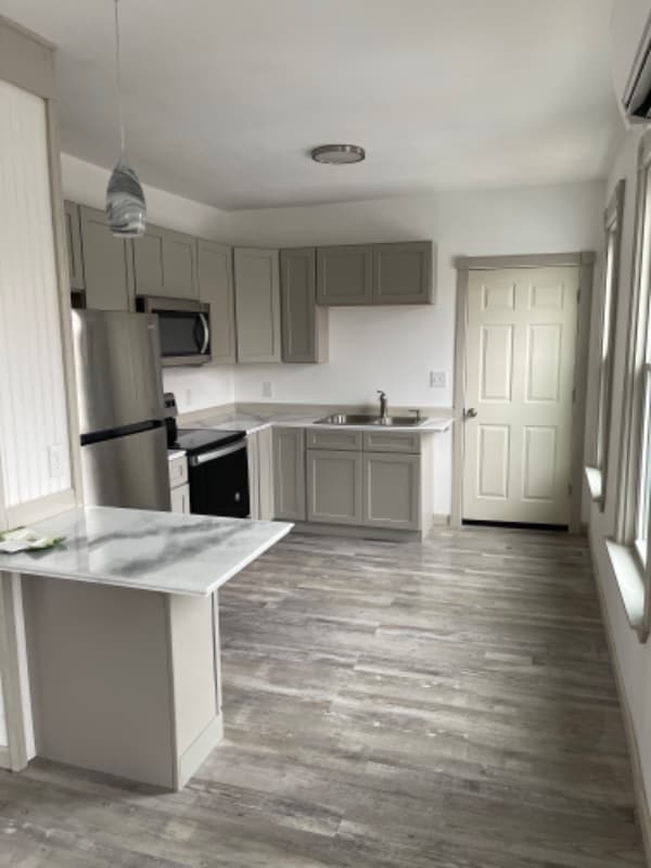 Building Photo - 1719 Broadway