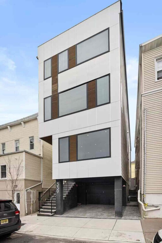 Primary Photo - 339 69th St