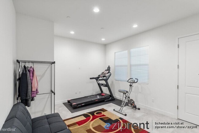 Building Photo - 3 br, 2.5 bath Townhome - 380 Hansen Terra...