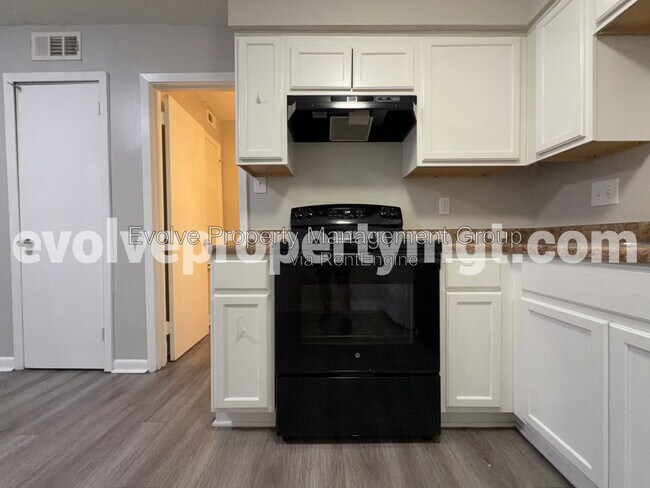 Building Photo - 670 Hobbs Dr