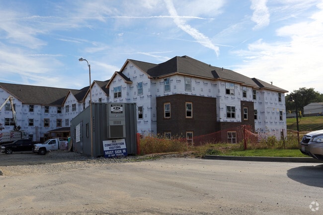 Building Photo - Maple Brook at Golden Pond West