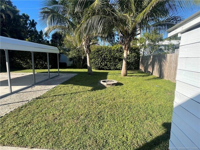 Foto del edificio - 885 NW River Shores Blvd