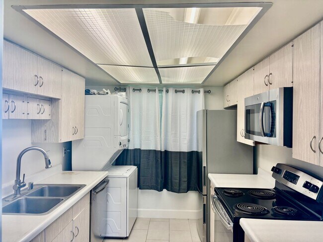 Foto del edificio - Bright & Airy 3-Bedroom Condo in Prime Mor...