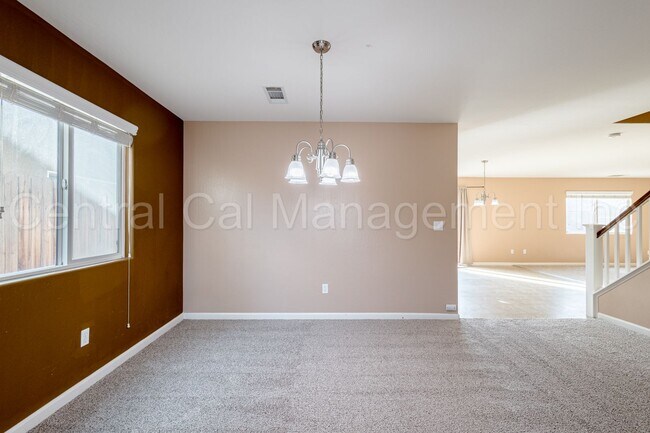 Foto del edificio - Large 4 Bedroom/2.5 Bath Home with a Large Loft - $2795 Per Month!