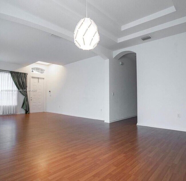 Foto del edificio - 998 NW 167th Terrace