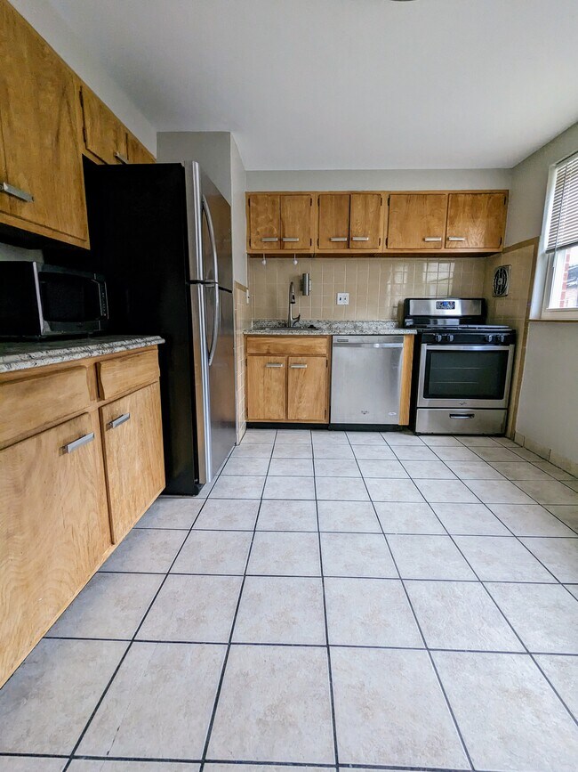 Building Photo - 1190 Moorlands Dr
