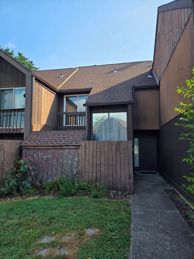 Photo - 2 Sycamore Ct Townhome