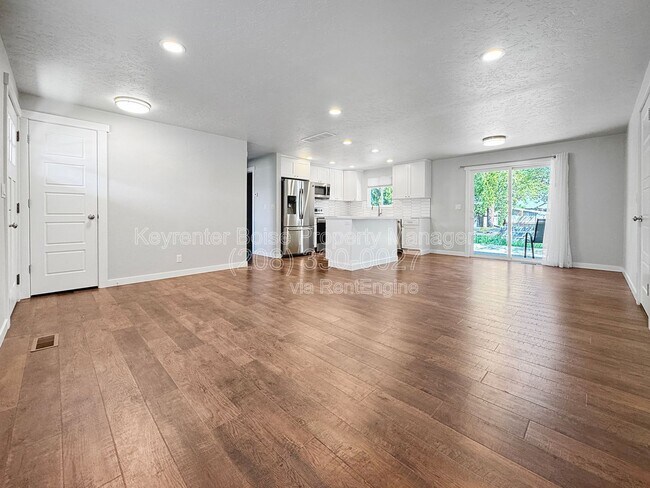 Building Photo - 2918 N Redway Rd