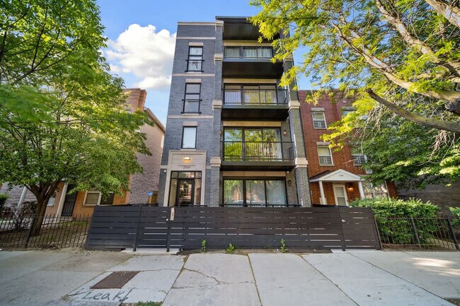 Foto del edificio - 2110 W Washington Blvd