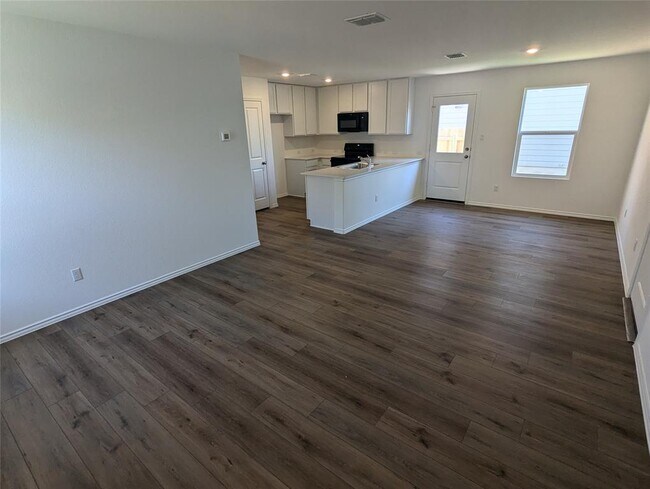 Building Photo - 583 Commander Abbott Dr