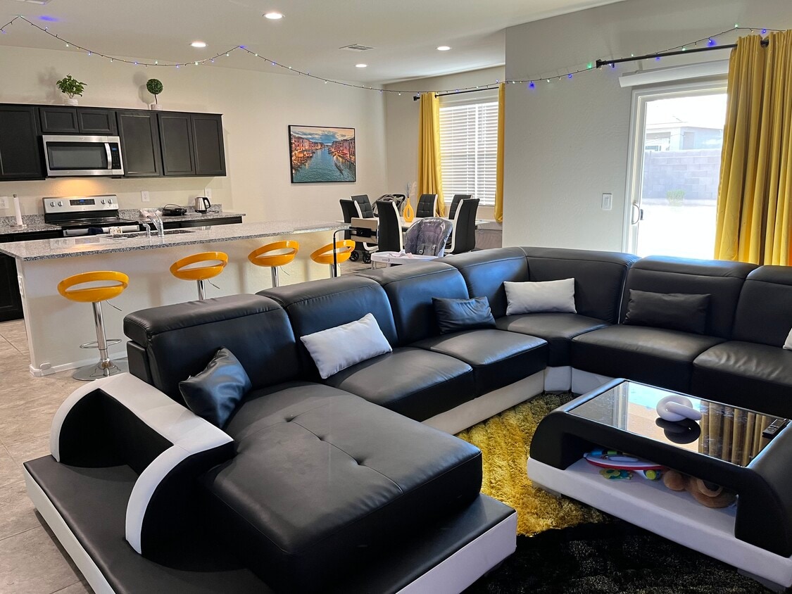 Foto principal - 36607 W Santa Monica Ave