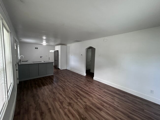 Foto del edificio - 700 N Moore Rd