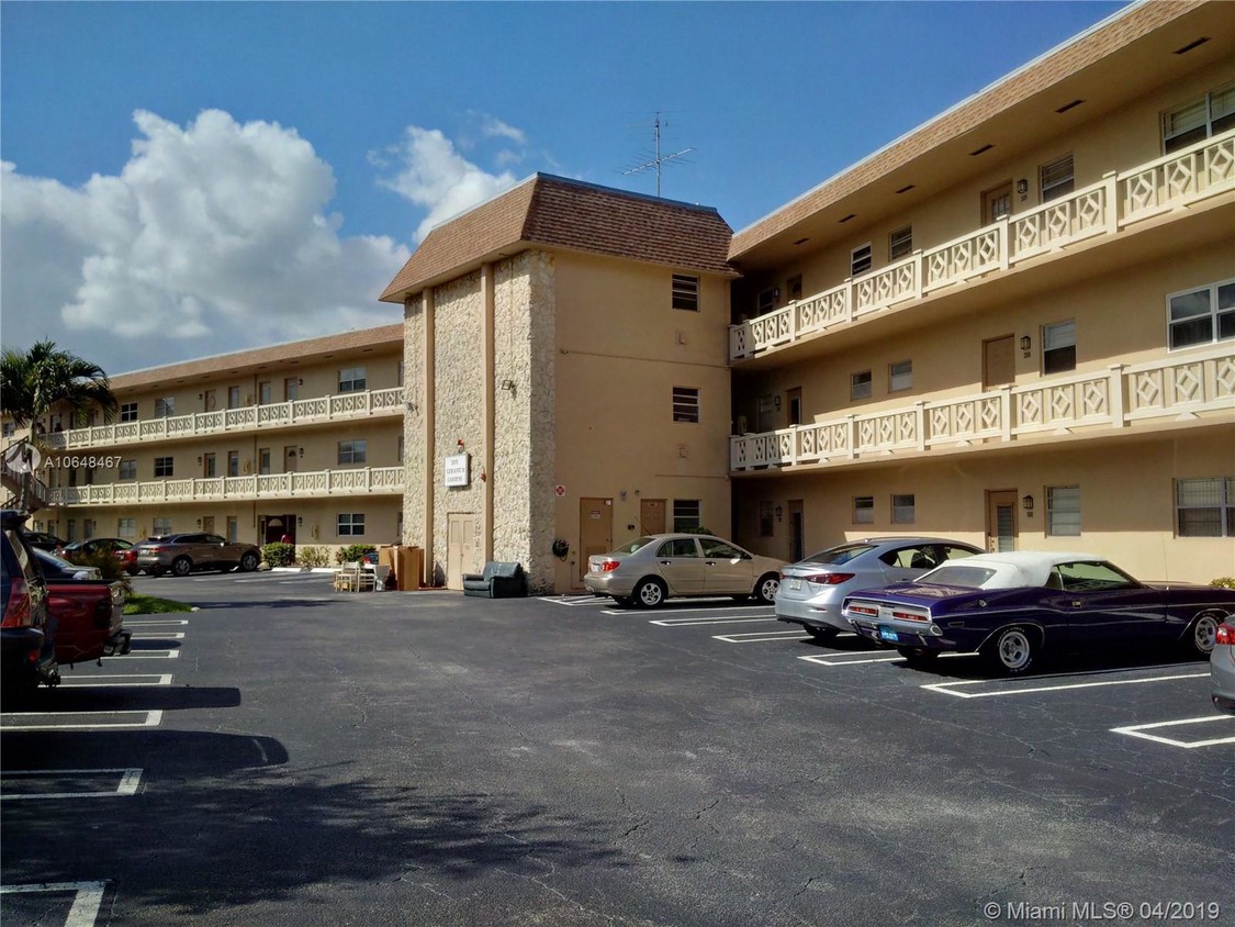 Primary Photo - 5071 W Oakland Park Blvd