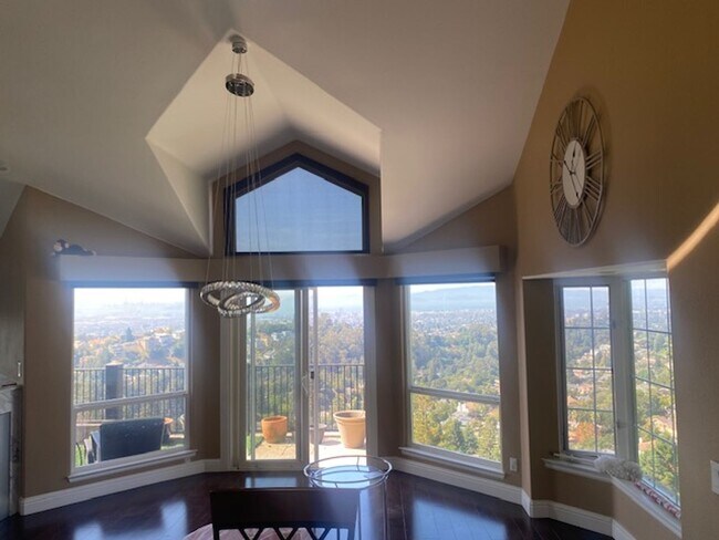 Building Photo - Breathtaking views in the Oakland Hills!