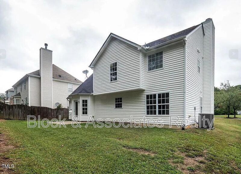 Building Photo - 701 Holly Thorn Trace