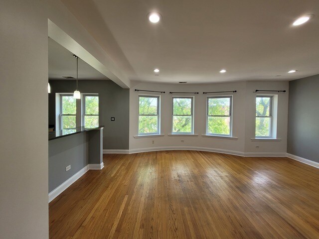 Primary Photo - 2061 W Fargo Ave