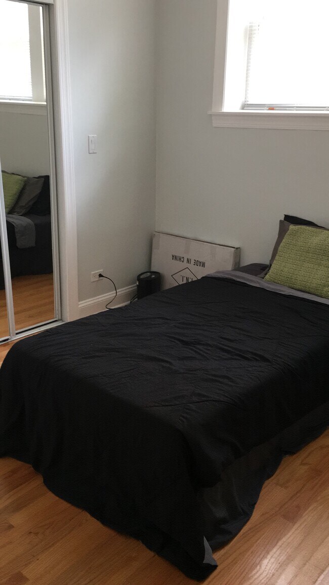 second bedroom - 4202 W Leland Ave