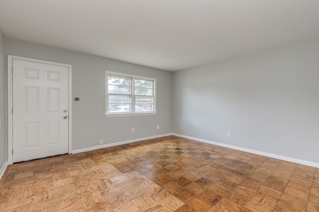Building Photo - 9333 Chelsea Ave