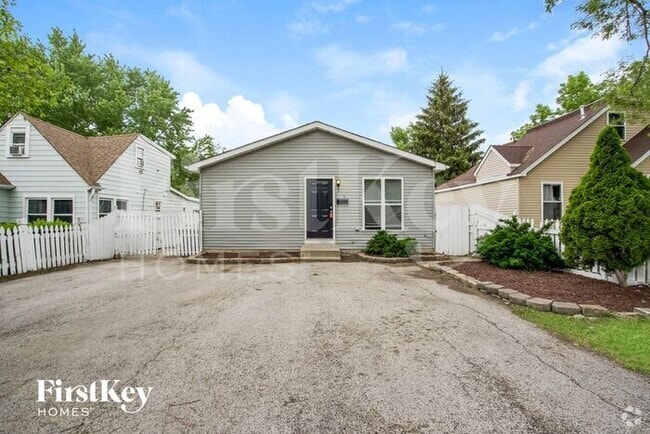 Building Photo - 319 Fairlawn Dr