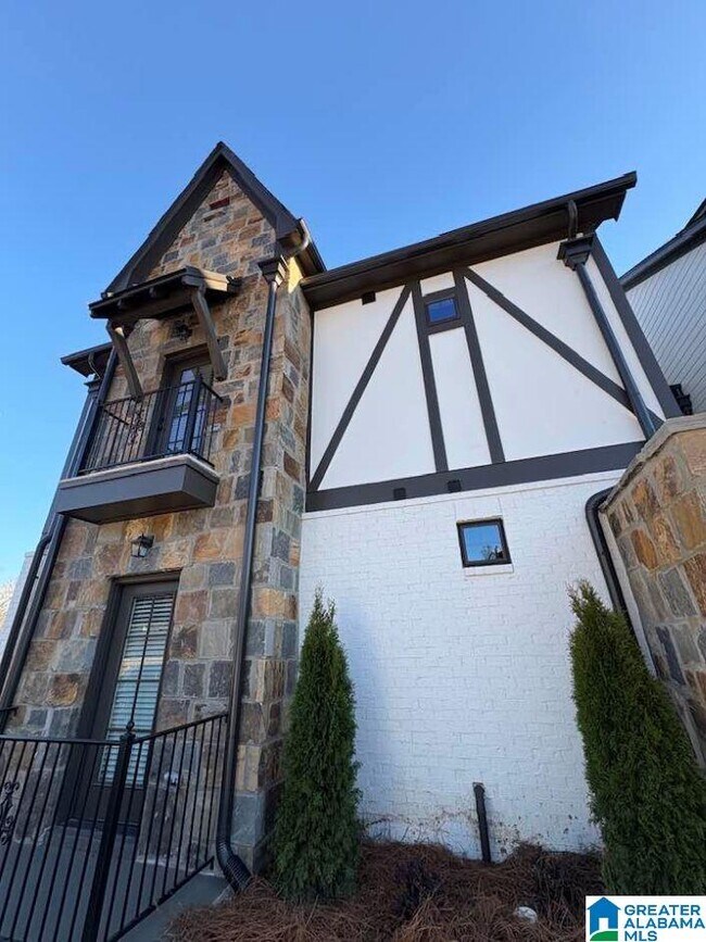 Foto del edificio - 4421 Lennox Pl