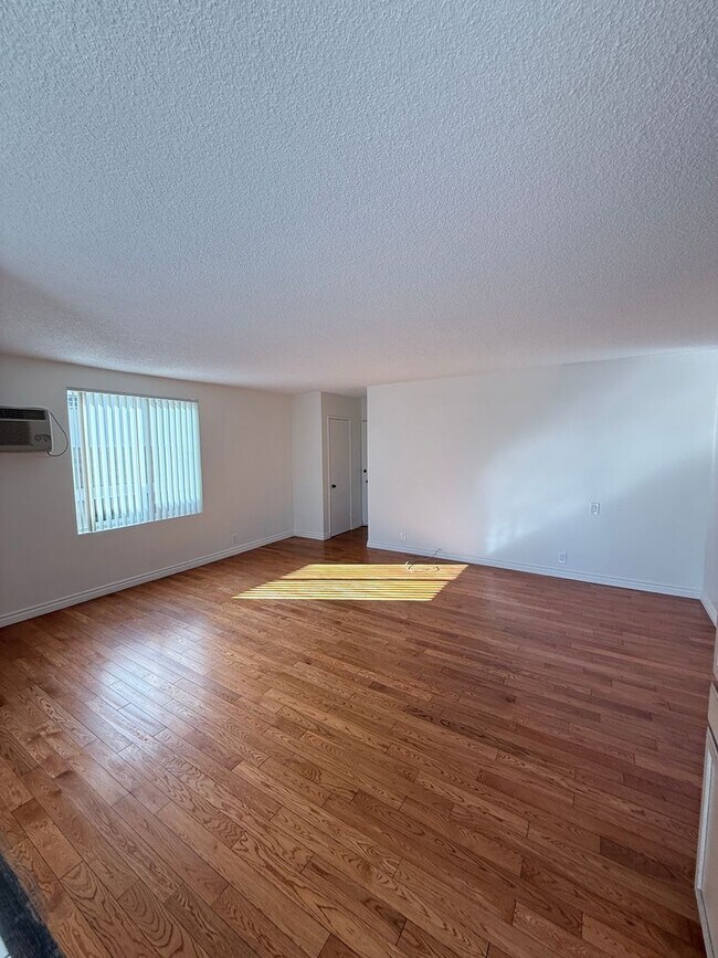 Foto del edificio - 4432 Franklin Ave