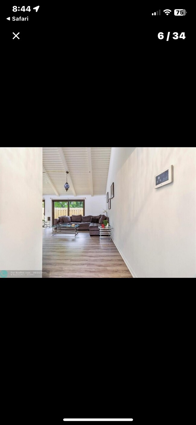 Foto del edificio - 271 NW 15th St