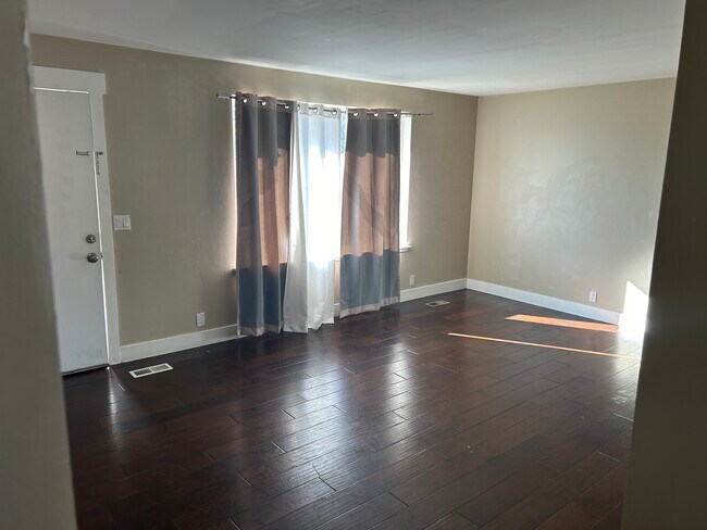 Foto del edificio - 5156 W Highwood Dr