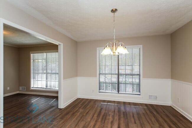Foto del edificio - Now offering the first full month free!
