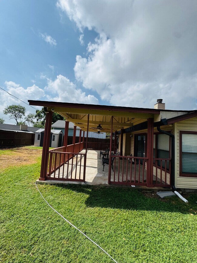 Foto del edificio - 906 Fillmore Dr