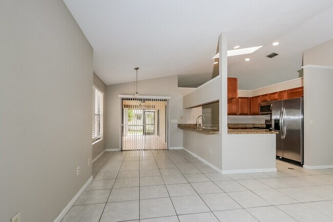 Building Photo - 1653 Primrose Ln
