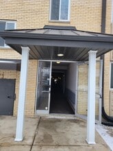 Building Photo - 2214 S Goebbert Rd