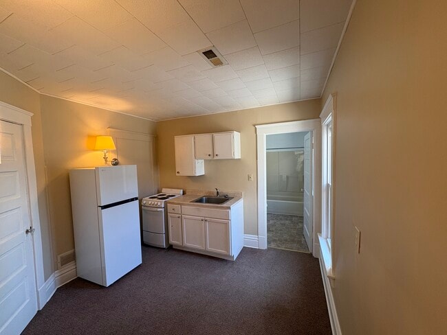 Kitchen - 2120 Cherry St