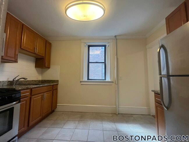 Building Photo - 143 Freeman St