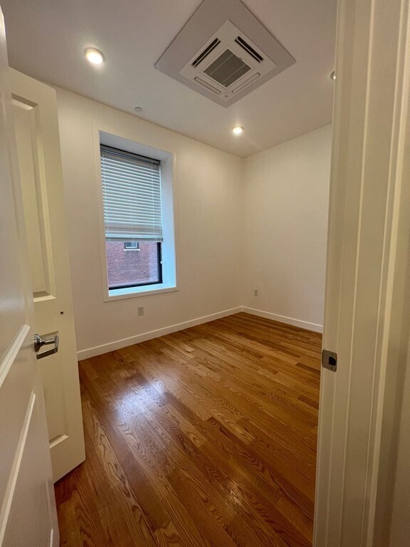 Building Photo - 64 Market St