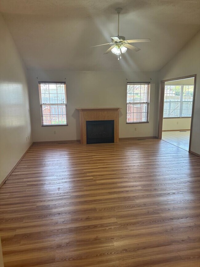 Foto del edificio - Beautiful Brick Home in Willard!