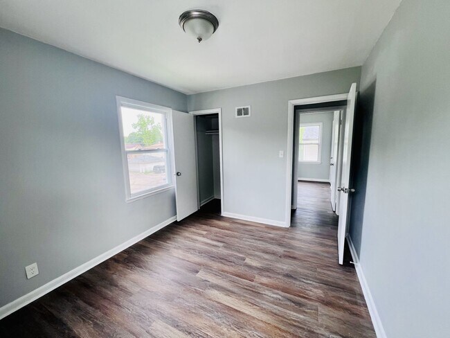 Building Photo - 6624-6626 W Carmen Ave (Duplex)