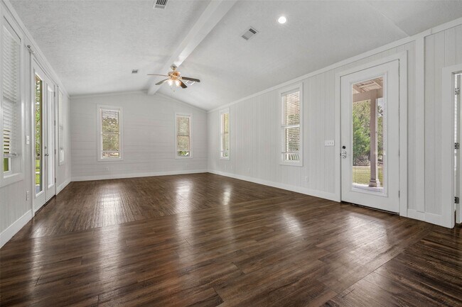 Foto del edificio - 5440 Raymond Stotzer Pkwy