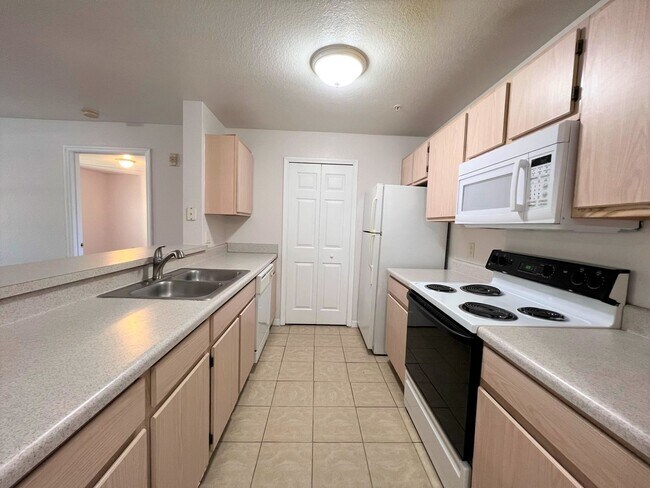 Building Photo - Great apartment close to Millenia Mall!