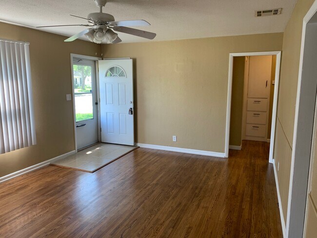Foto del edificio - 2421 Everett St