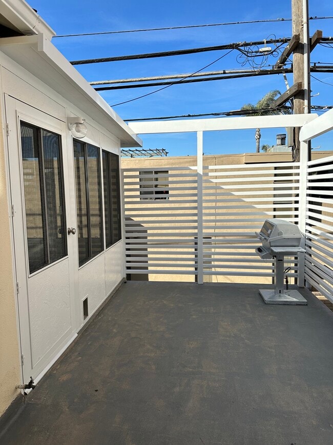 Building Photo - 5267 E Ocean Blvd