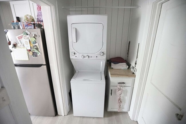 Foto del edificio - 826 Pennoyer Ave