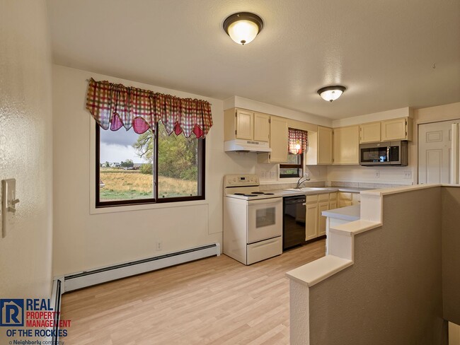 Foto del edificio - Charming 3-Bedroom Home on 2 Acres with Fr...