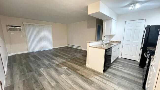 Building Photo - 633 S Virginia Rd