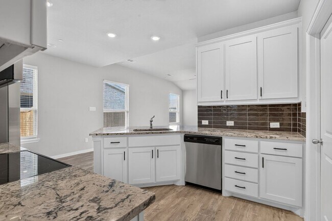 Building Photo - 3342 Solana Cir