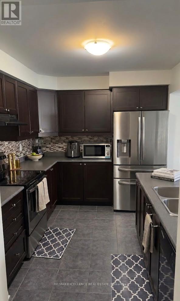 Building Photo - 566 Attenborough Terrace