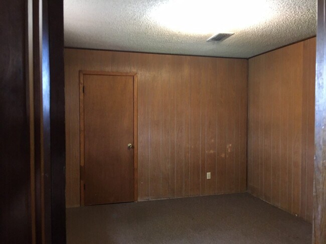 Building Photo - 414 Hickory St