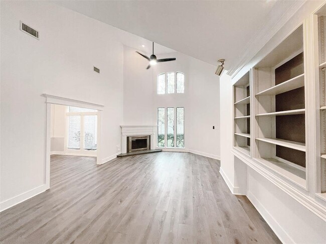 Building Photo - 208 Victoria Way
