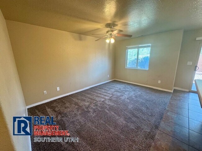 Foto del edificio - Hidden Valley Townhome